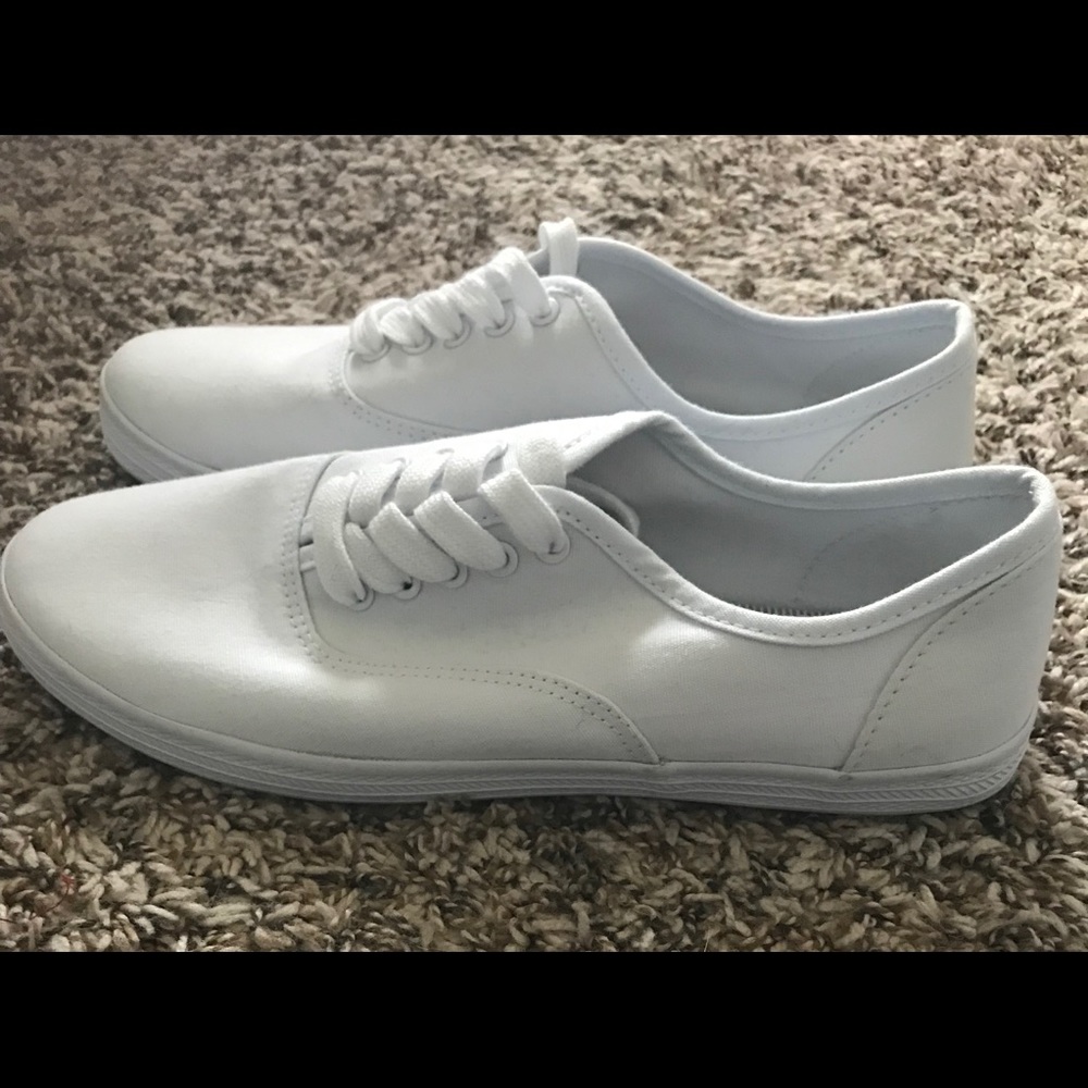 Women’s Mossimo Supply Co. White Canvas Shoes